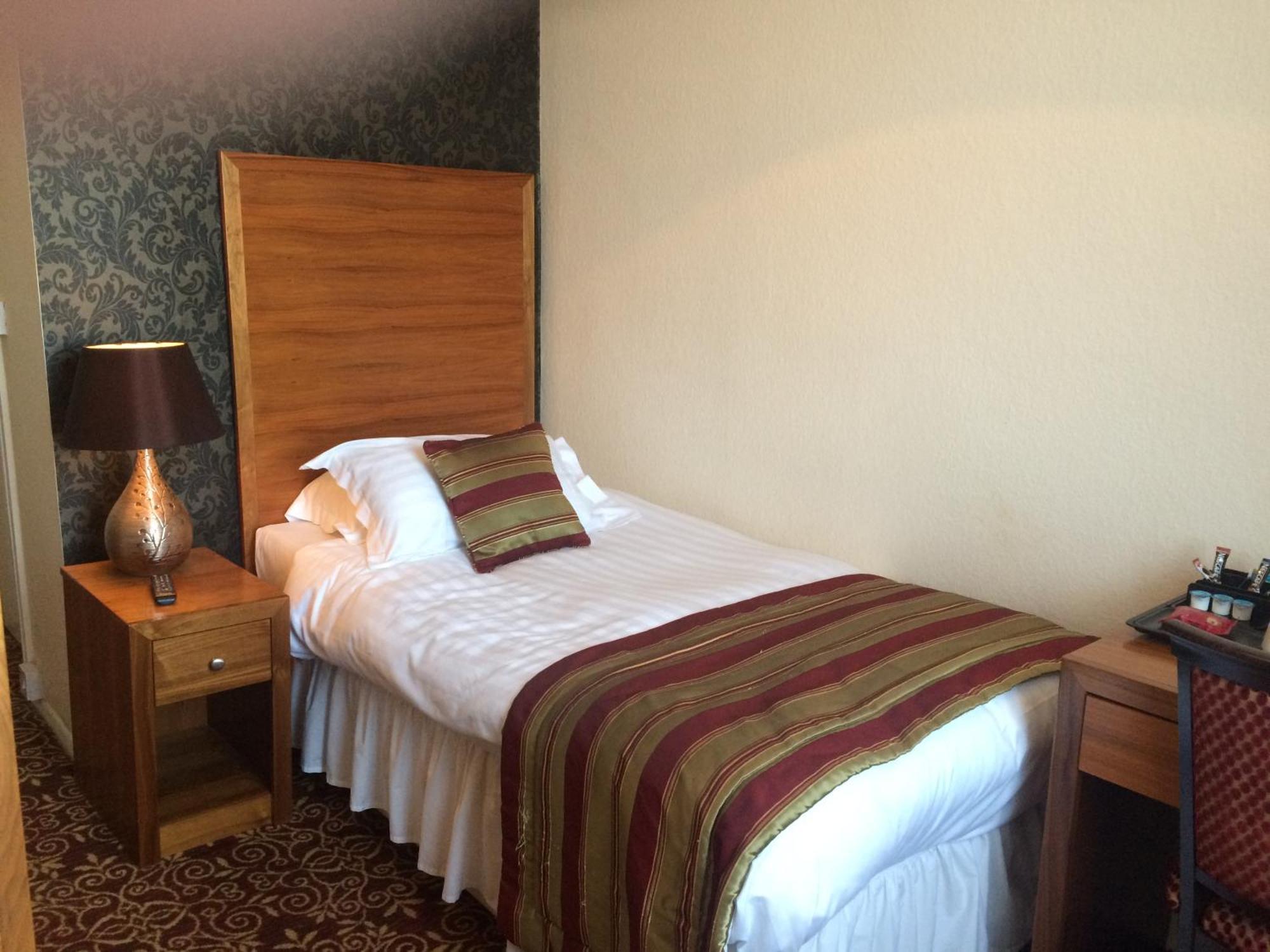 The Three Tuns Hotel Wetherspoon Тірск Номер фото