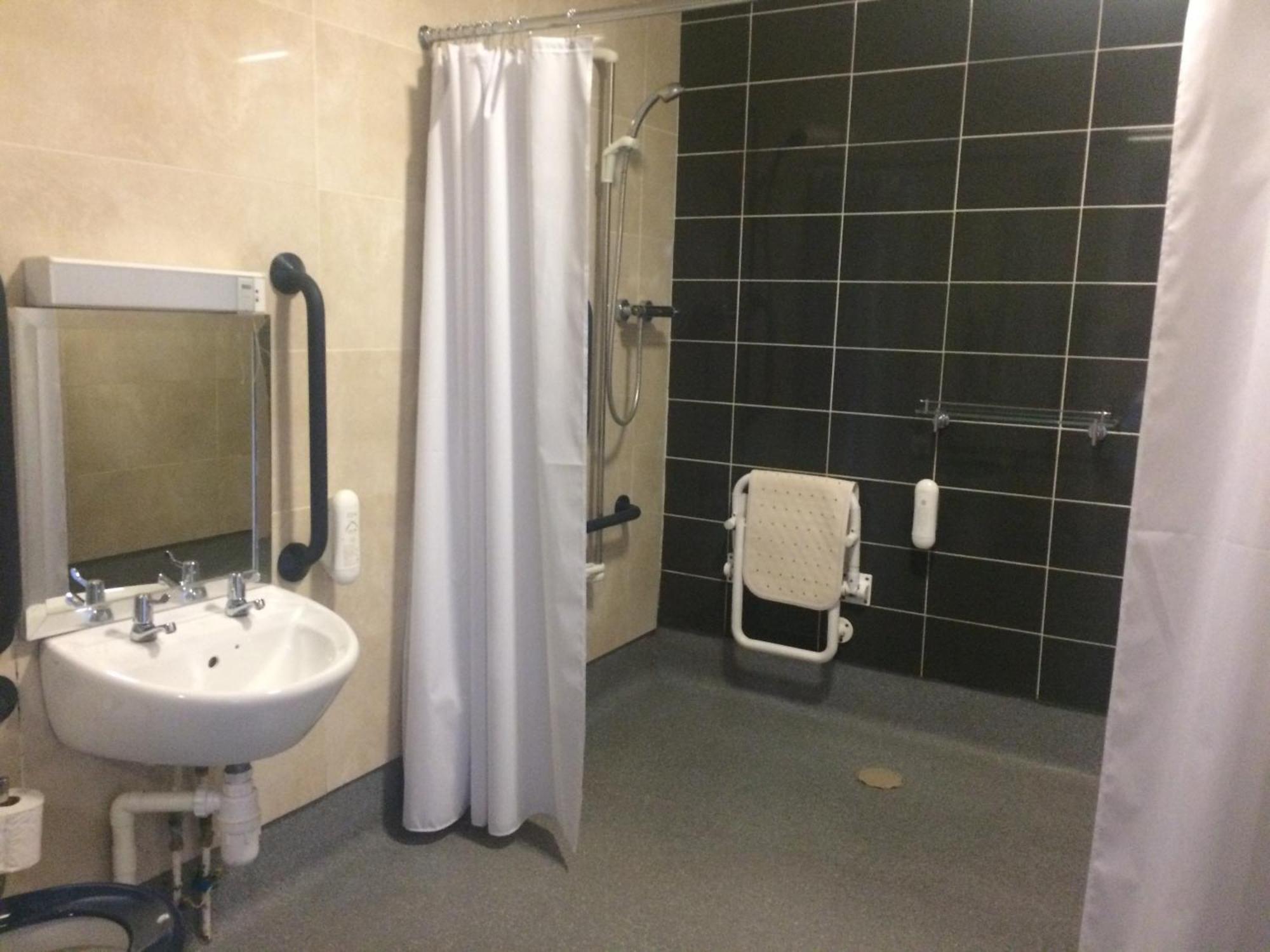 The Three Tuns Hotel Wetherspoon Тірск Номер фото