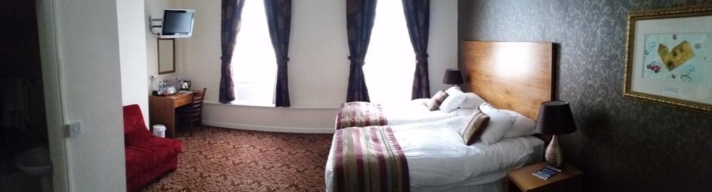 The Three Tuns Hotel Wetherspoon Тірск Номер фото