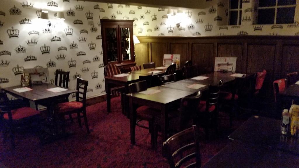 The Three Tuns Hotel Wetherspoon Тірск Екстер'єр фото