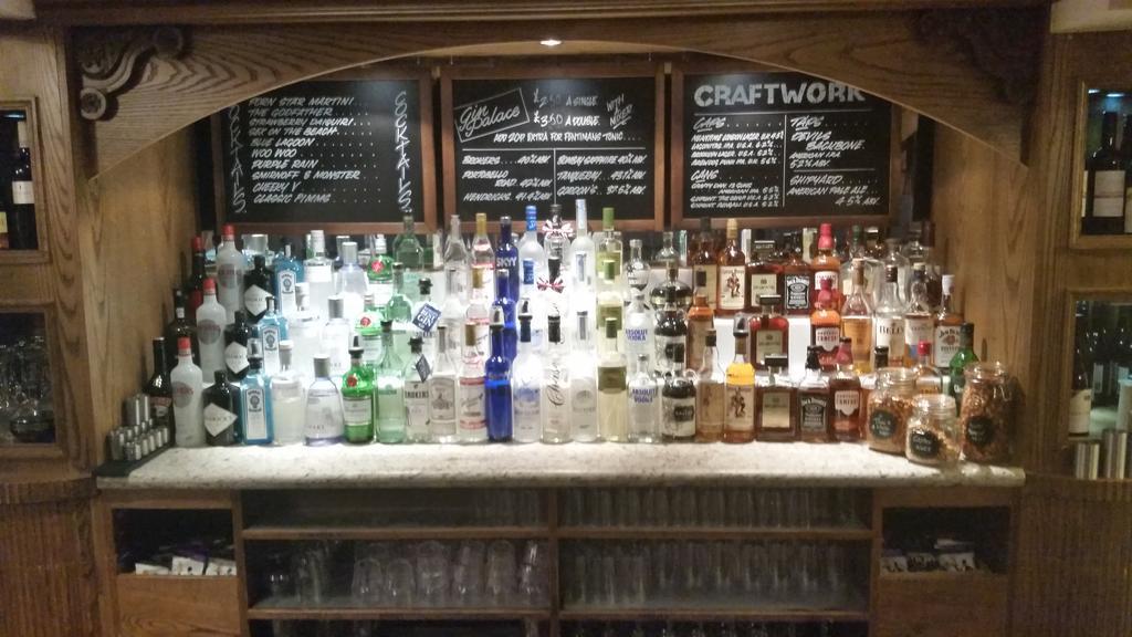 The Three Tuns Hotel Wetherspoon Тірск Екстер'єр фото