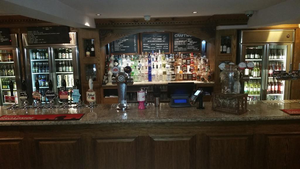 The Three Tuns Hotel Wetherspoon Тірск Екстер'єр фото