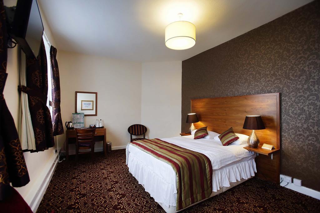 The Three Tuns Hotel Wetherspoon Тірск Номер фото