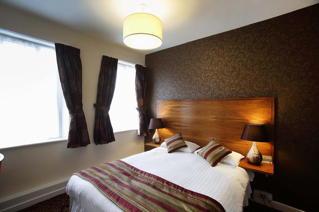 The Three Tuns Hotel Wetherspoon Тірск Номер фото